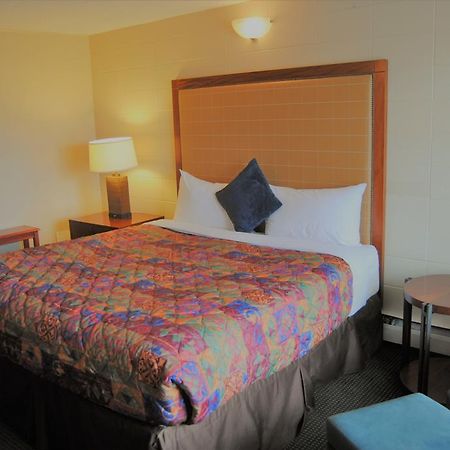 Derrick Motel Edmonton Dış mekan fotoğraf