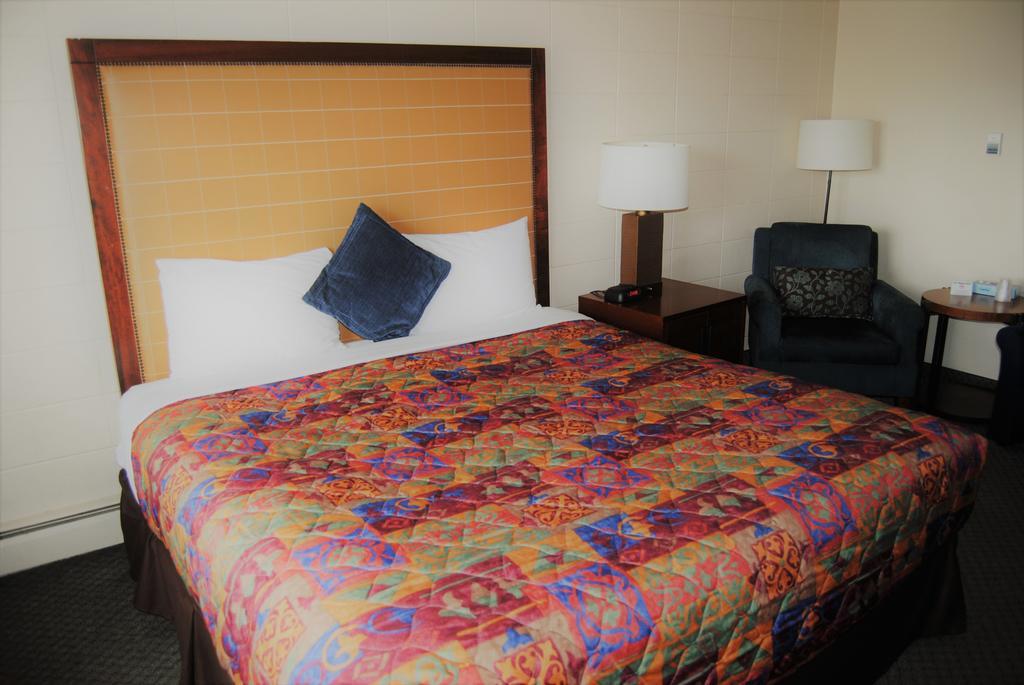 Derrick Motel Edmonton Dış mekan fotoğraf