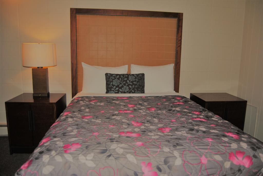 Derrick Motel Edmonton Dış mekan fotoğraf