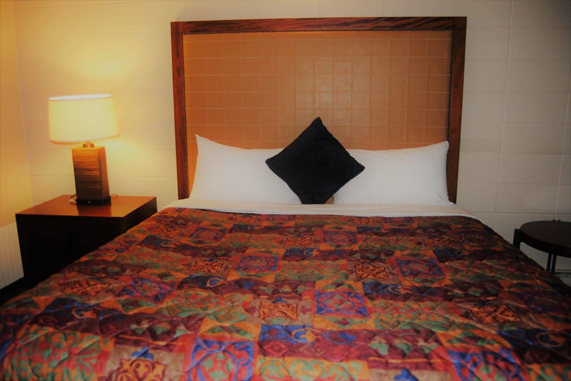 Derrick Motel Edmonton Dış mekan fotoğraf