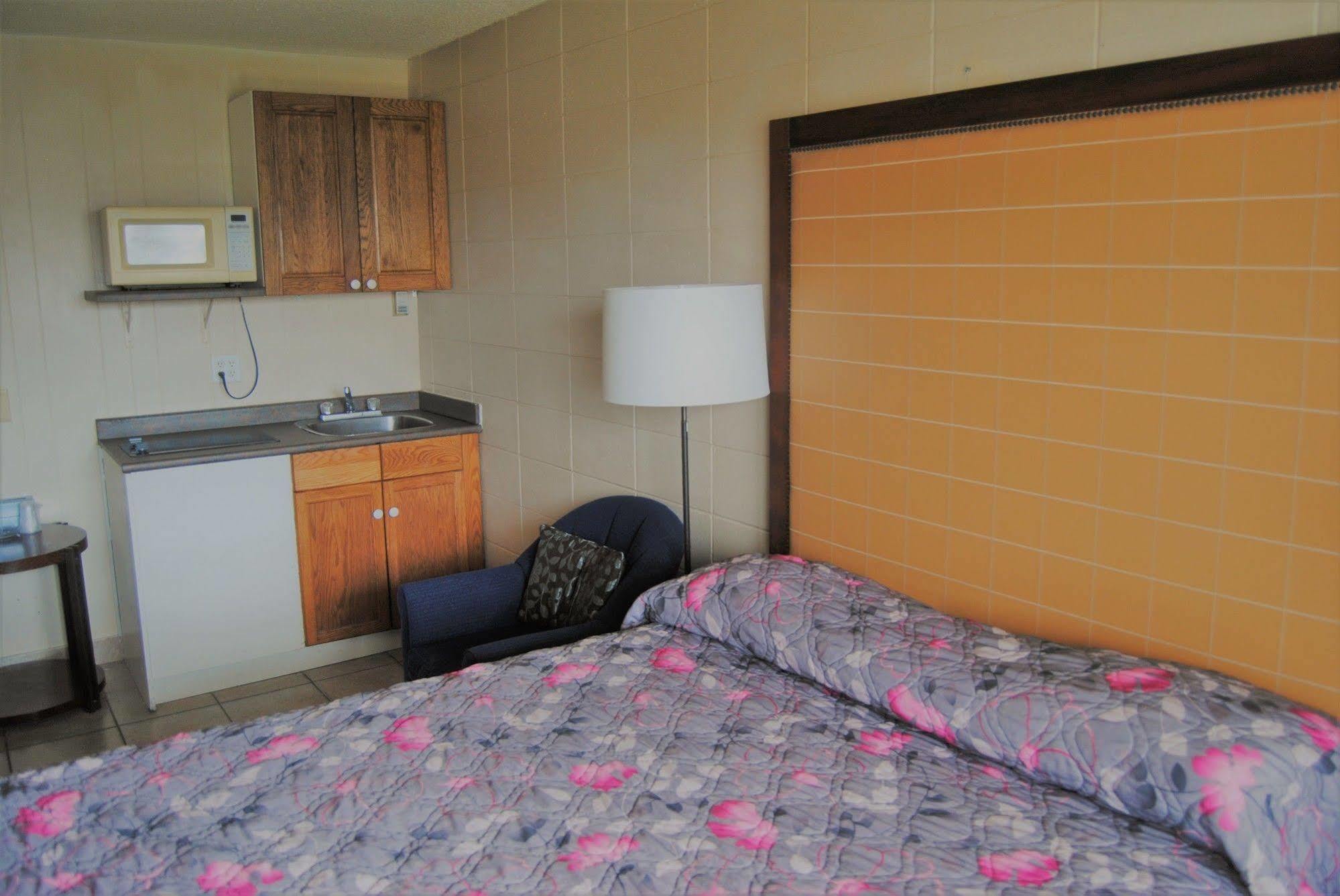 Derrick Motel Edmonton Dış mekan fotoğraf