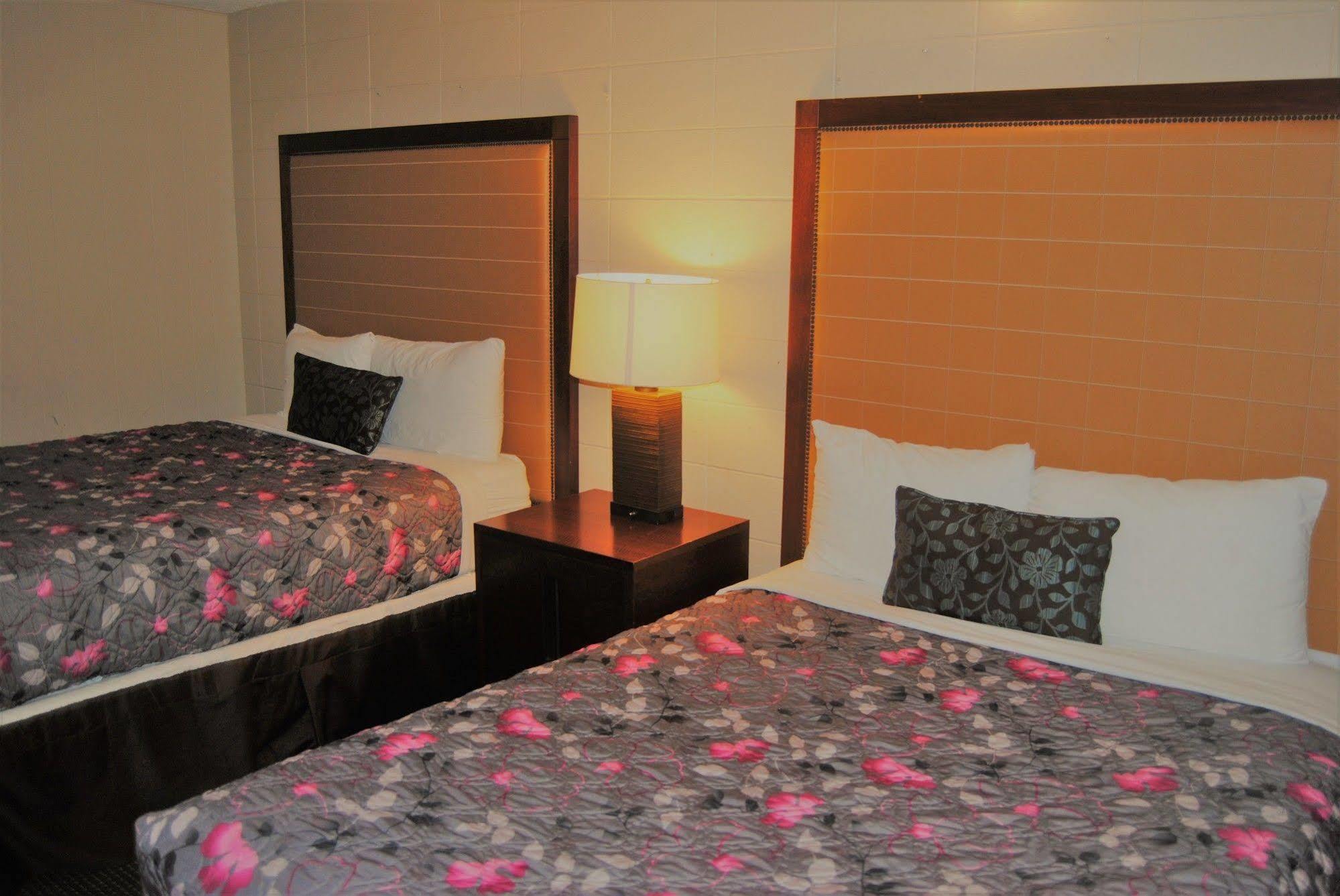 Derrick Motel Edmonton Dış mekan fotoğraf