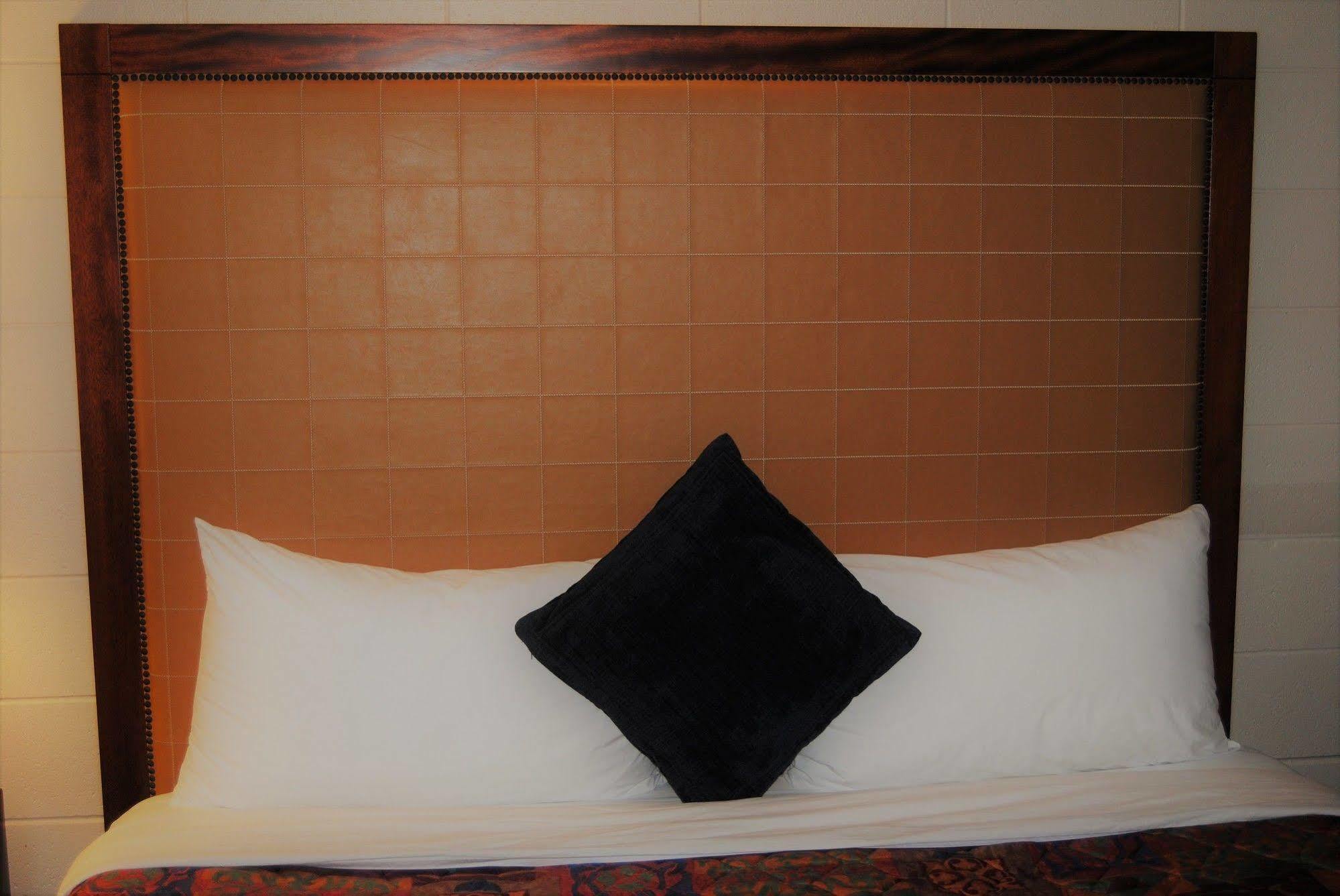Derrick Motel Edmonton Dış mekan fotoğraf