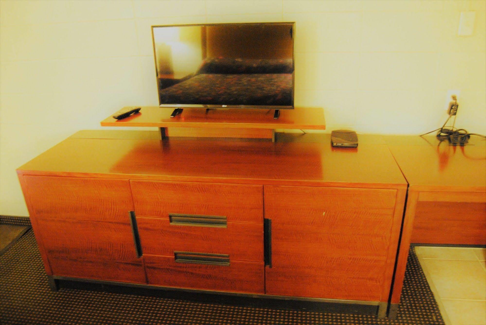 Derrick Motel Edmonton Dış mekan fotoğraf